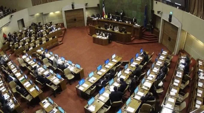 Deputados chilenos aprovam projeto para rebaixar seus rendimentos à metade