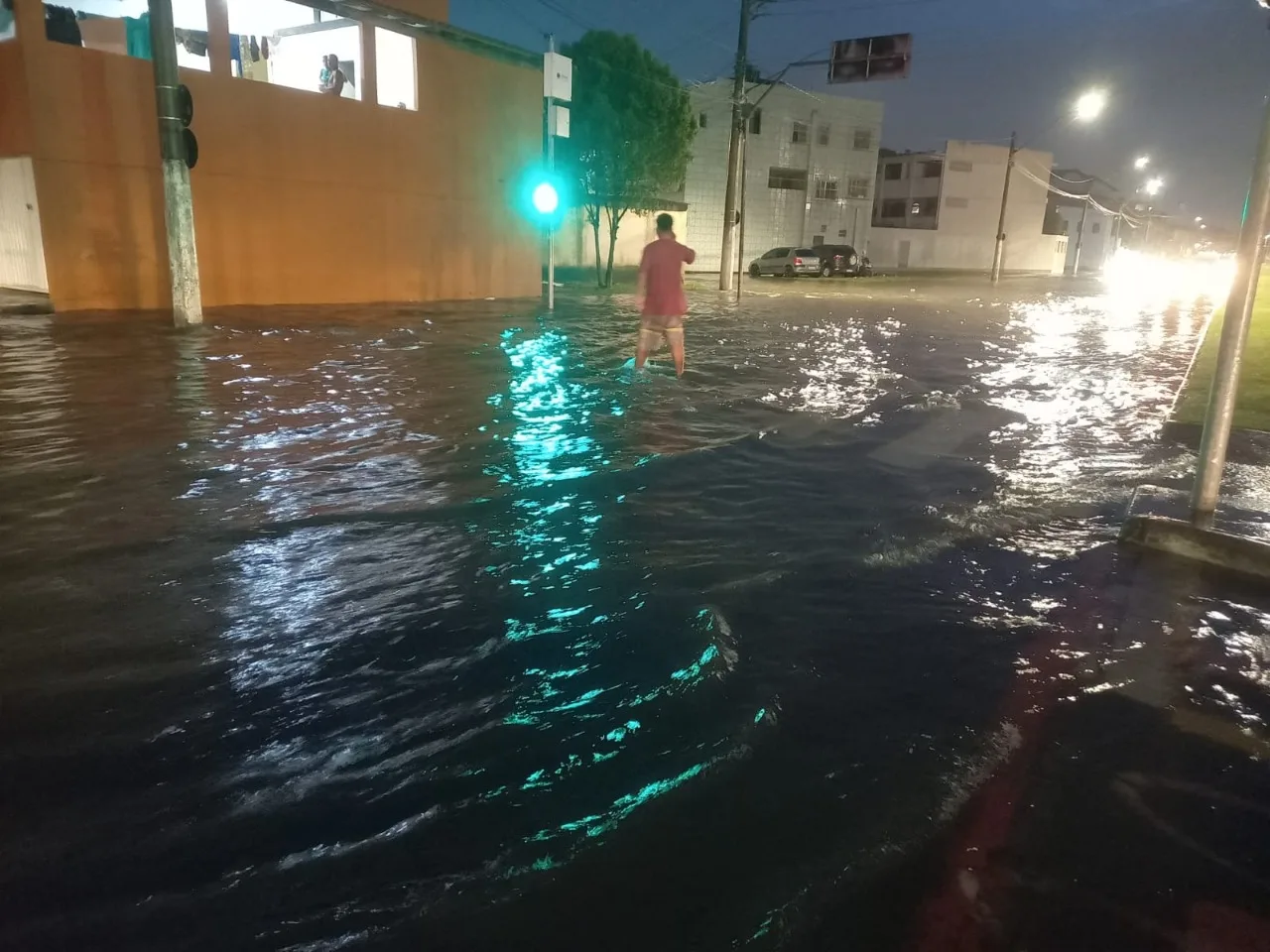 Chuva volta a provocar alagamentos e transtornos em bairros de Vila Velha