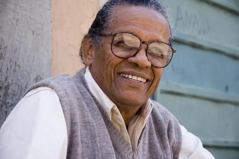Morre o compositor Elton Medeiros, parceiro de Cartola e Paulinho da Viola