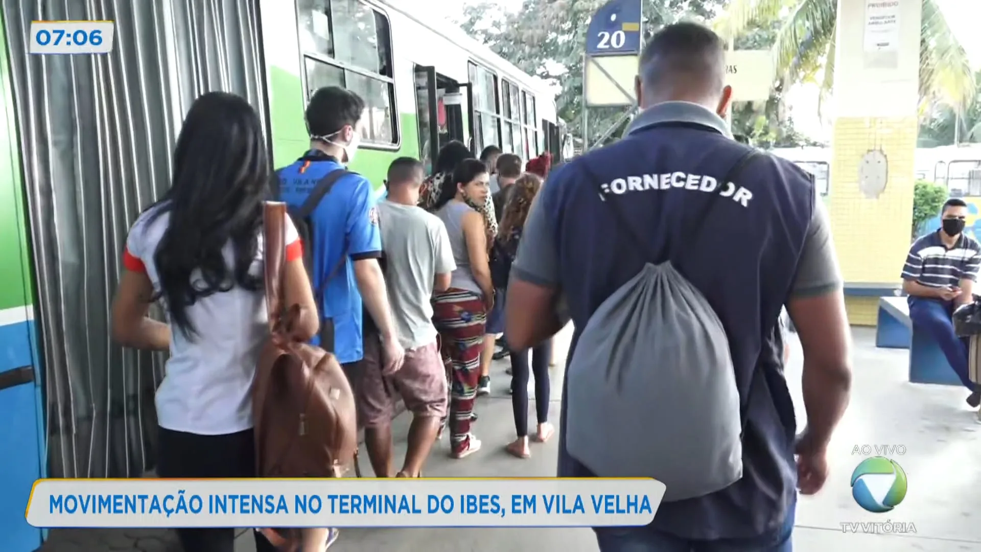 Movimentação intensa no terminal do Ibes, em Vila Velha