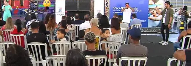 Famílias de baixa renda em Vitória recebem auxílio para alimentação