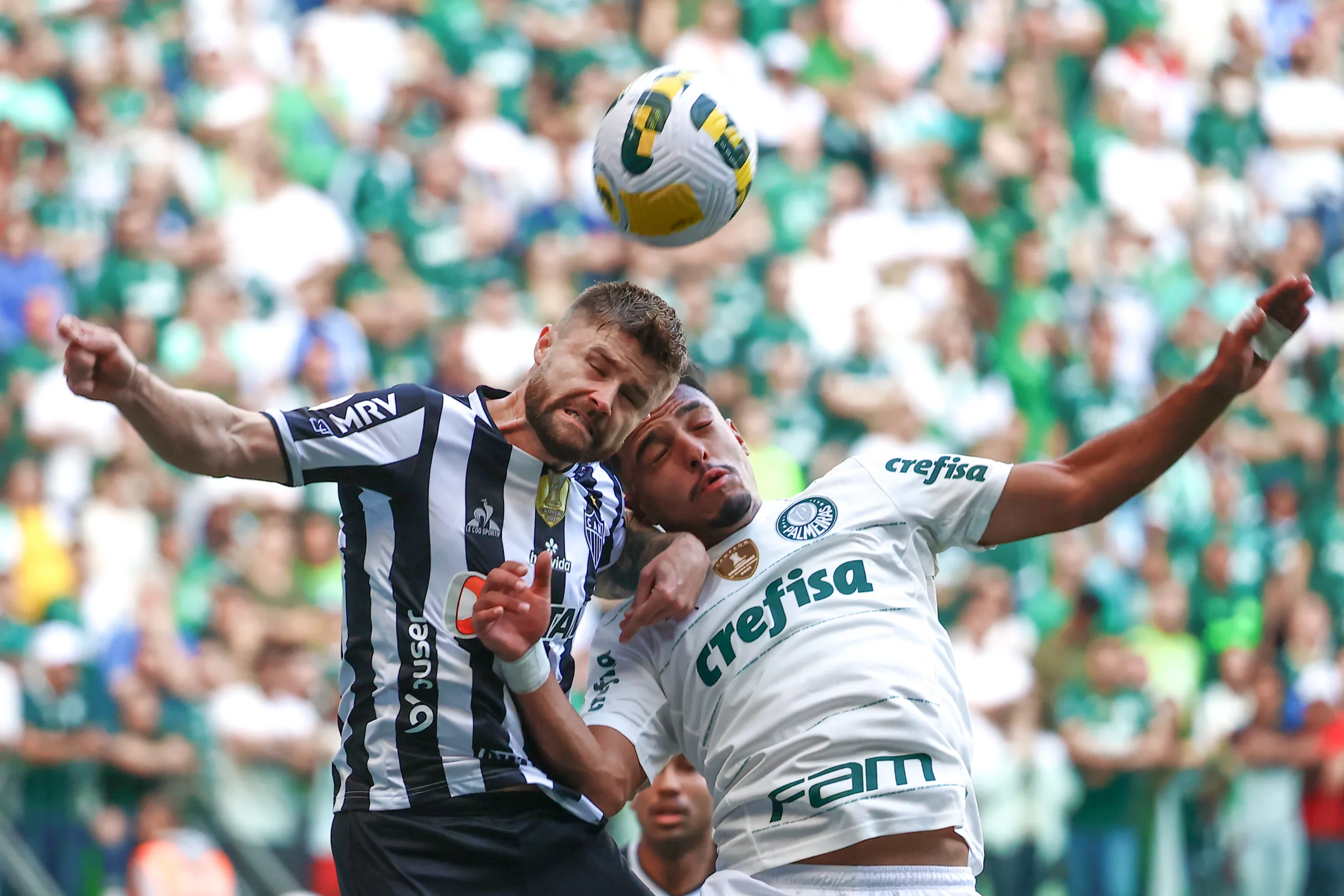 Palmeiras e Atlético-MG empatam e deixam Corinthians na liderança do Brasileirão