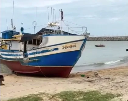 VÍDEO | Homem que morreu esmagado por barco no ES estava pintando embarcação