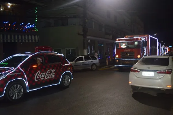 Marechal Floriano recebe Caravana de Natal da Coca-Cola e ônibus iluminado da Águia Branca