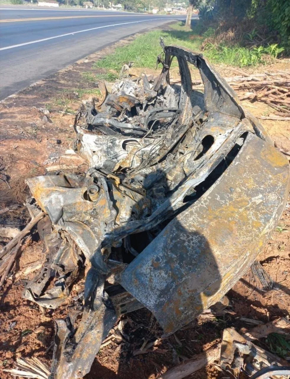 VÍDEO | Motorista morre carbonizado em grave acidente na BR-101, em Guarapari