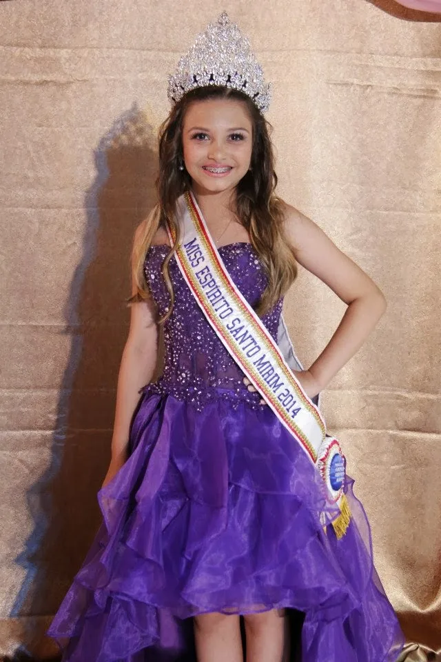 Miss Espírito Santo Mirim doa cabelo e canta para crianças com câncer