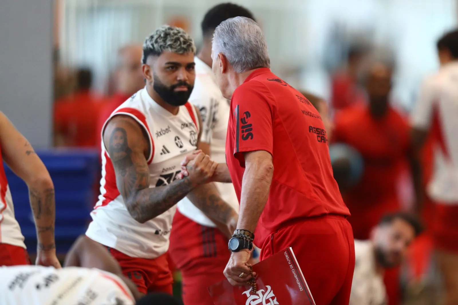 Gabigol abre o jogo sobre relação com Tite no Flamengo: "Corroendo por dentro"