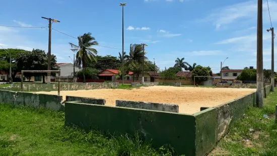 Moradores pedem retomada de obra paralisada em praça de Guarapari