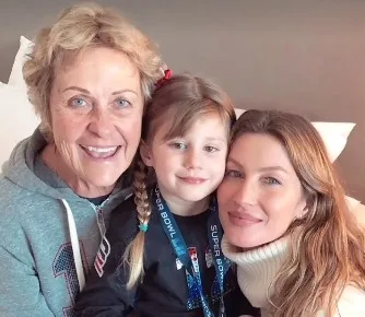 Gisele Bündchen compartilha foto rara ao lado da sogra