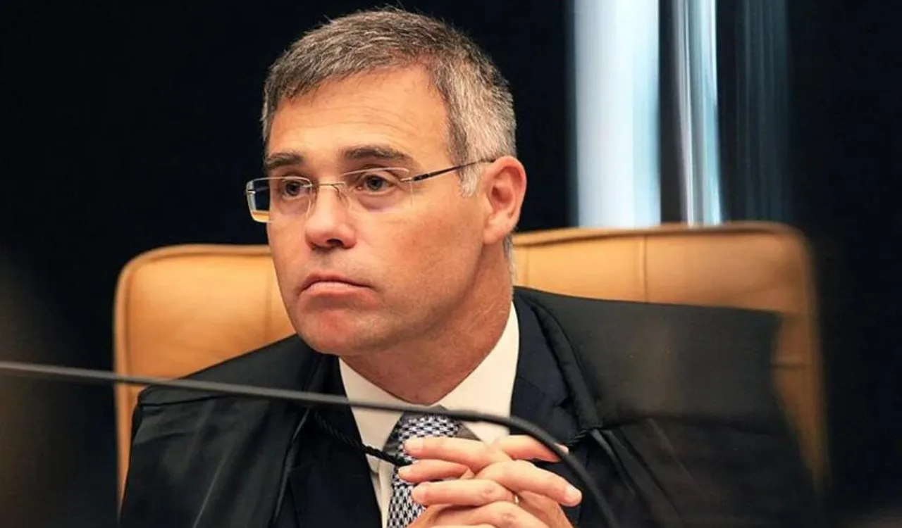 Decisão de André Mendonça sobre 'saidinhas' pavimenta revés ao Congresso no STF