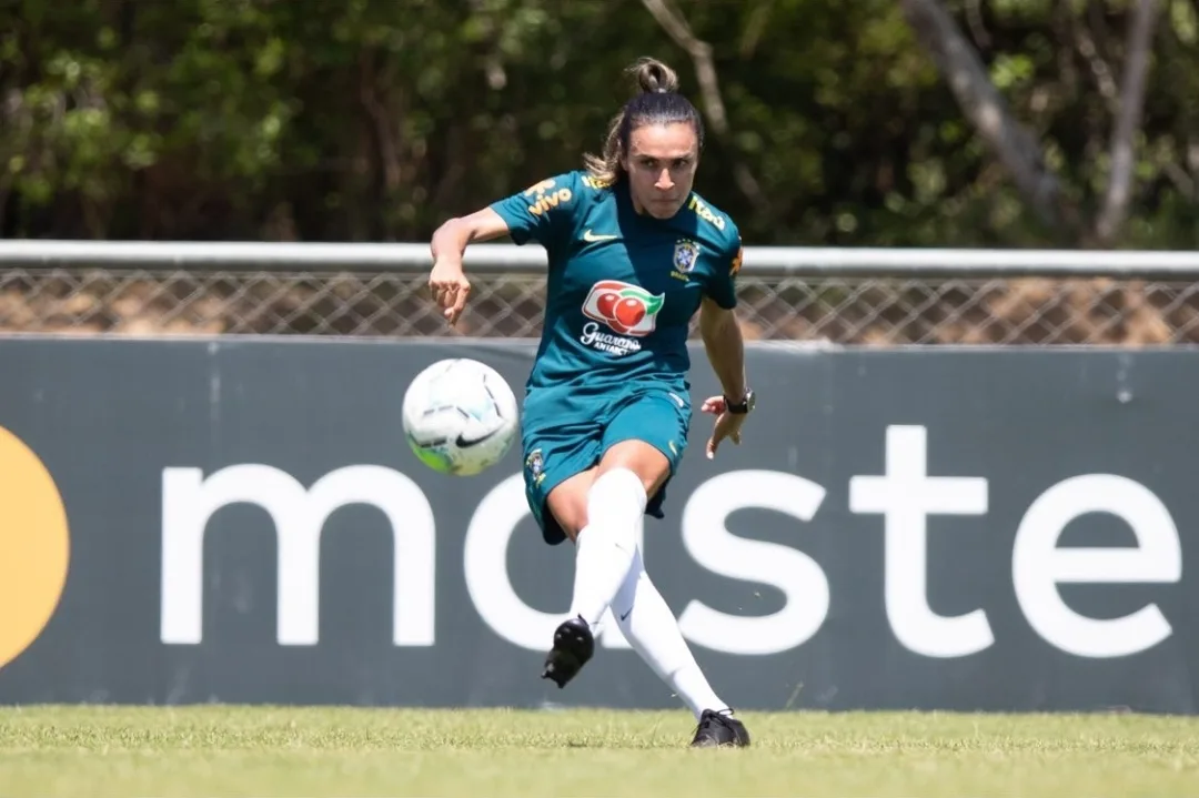 Com Marta poupada e Barbara lesionada, seleção brasileira faz coletivo com portões fechados