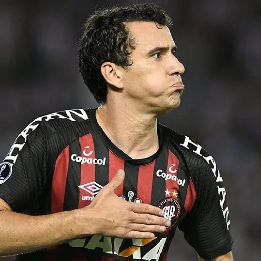 Pablo, ex-Athlético-PR, é anunciado pelo São Paulo