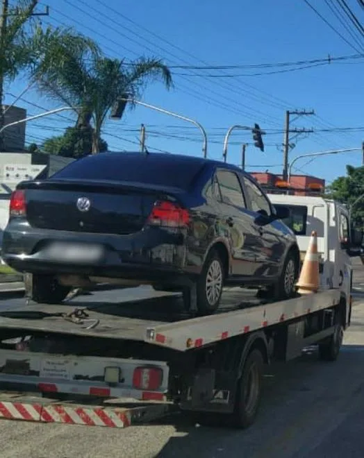 Adolescente furta carro da mãe e vai para baile clandestino em Vitória