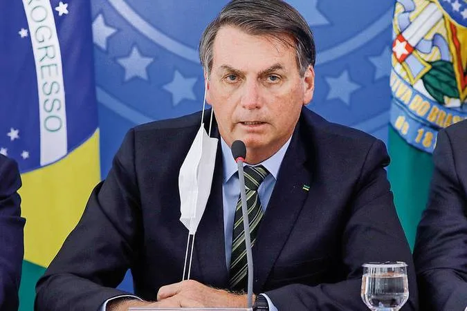 PF pede mais prazo ao STF para apurar fala de Bolsonaro que associou vacina contra covid à aids