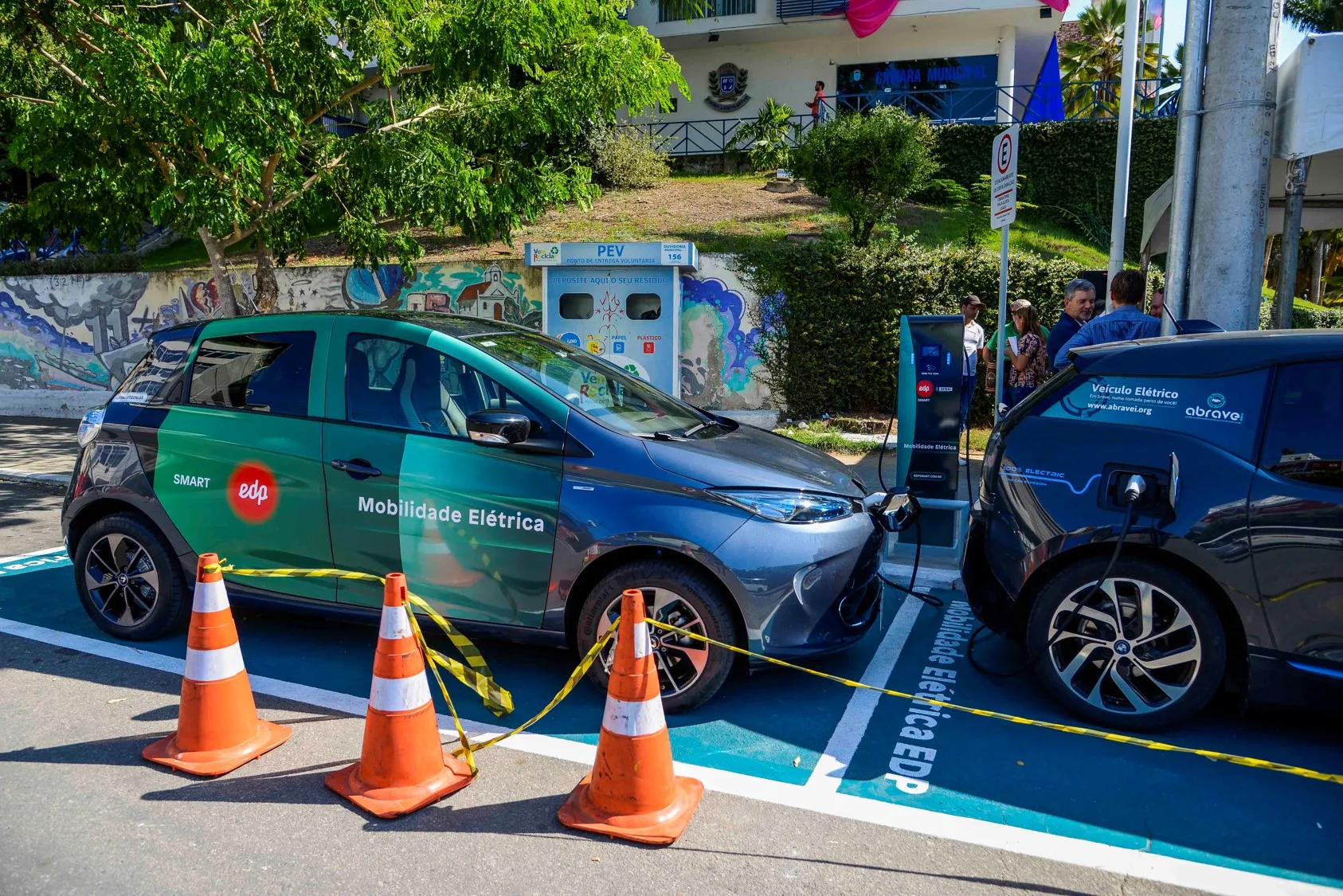 Cachoeiro ganha primeiro posto de recarga de veículos elétricos