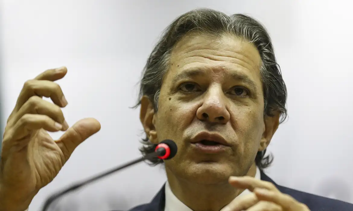 'Até em estelionatário estão dispostos a votar', afirma Haddad