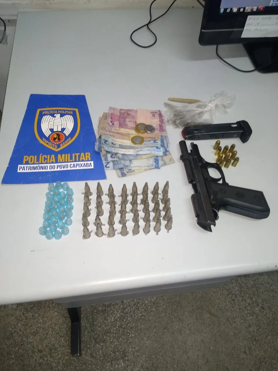 Polícia prende dois e apreende drogas e arma em Planalto Serrano, na Serra