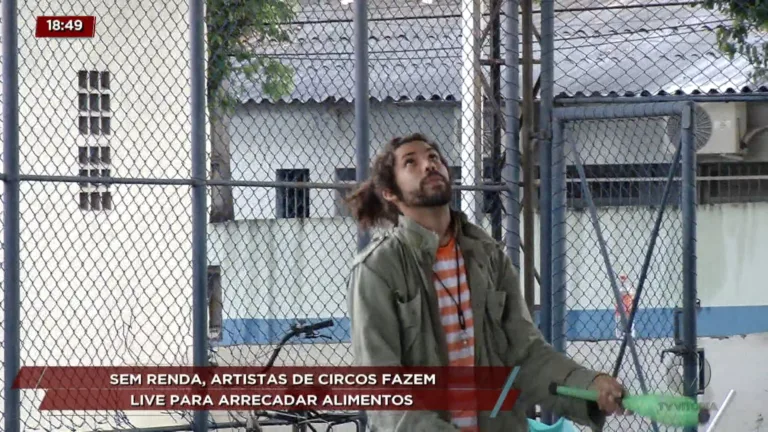 Sem renda, artistas de circos fazem live para arrecadar alimentos Sem renda, artistas de circos fazem live para arrecadar alimentos