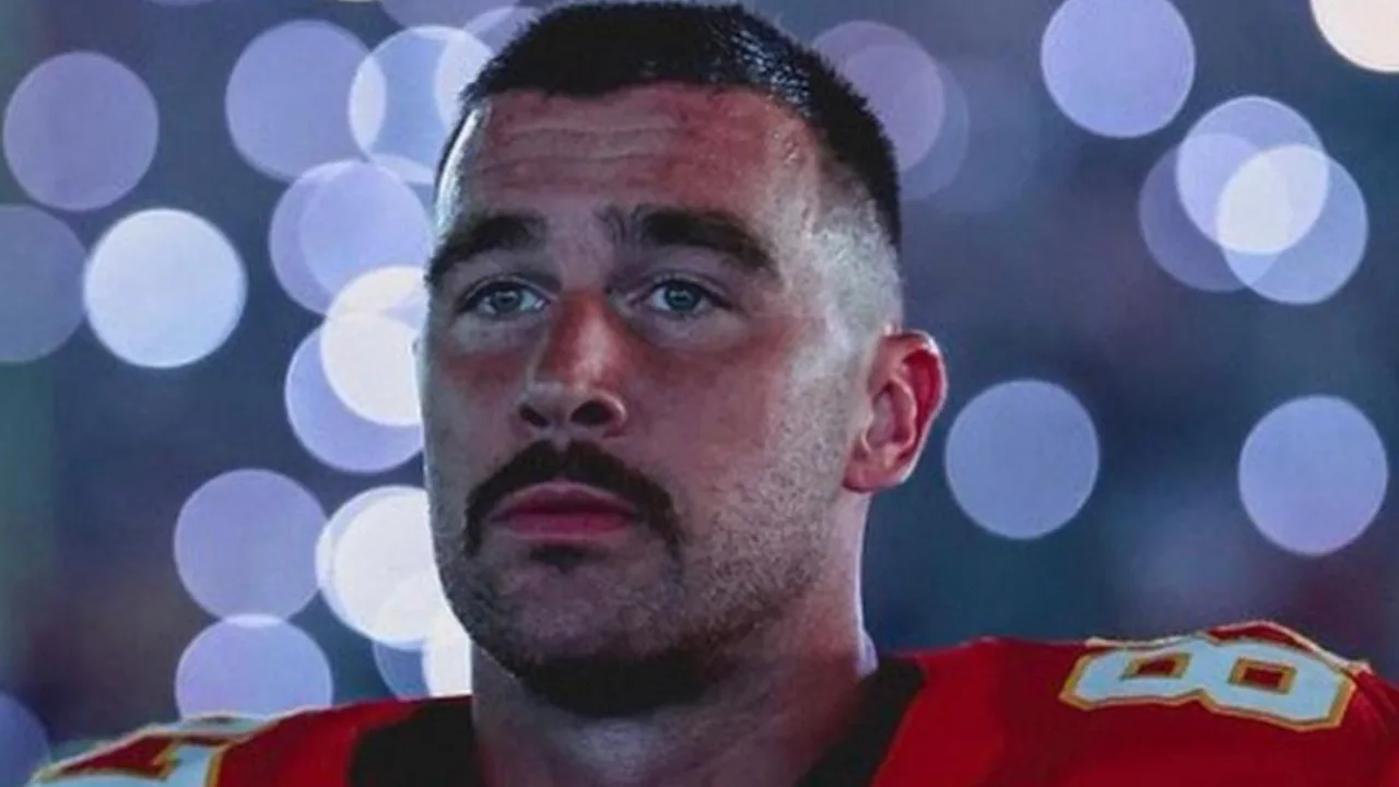 Namorado de Taylor Swift, Travis Kelce fica furioso no Super Bowl e agarra treinador