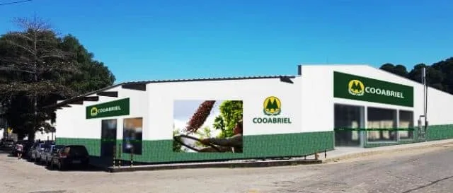 Cooabriel seleciona técnico, analista e assistente