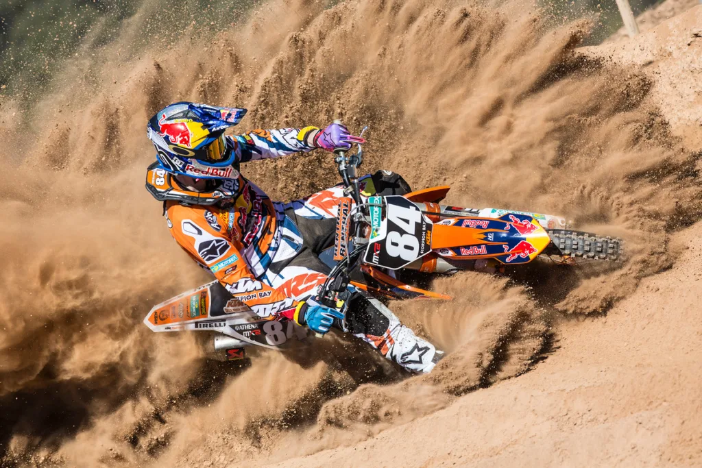 114257_KTM_Herlings_Action_2015_05