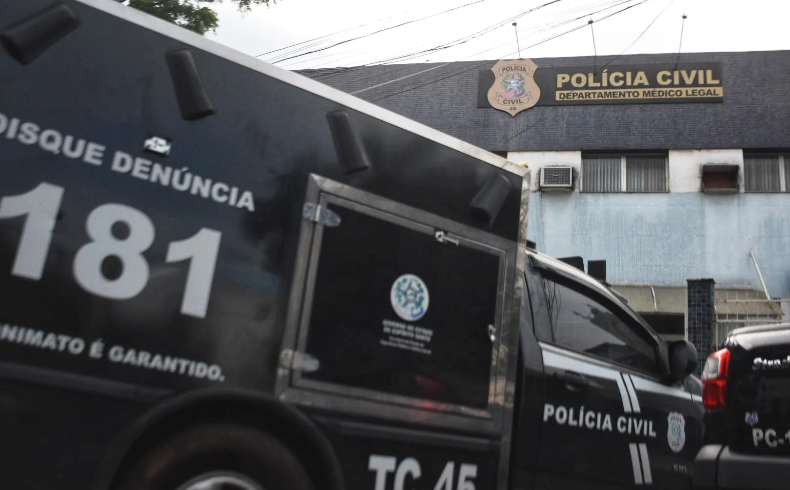 Homem é esfaqueado até a morte no meio da rua em Cariacica