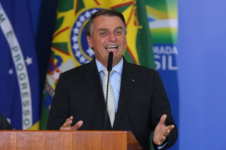 Presidente Jair Bolsonaro discursa após cerimônia de posse do Ministro de Estado da Cidadania, Joao Roma, e do Ministro de Estado Chefe da Secretaria-Geral da Presidência da República, Onix Lorenzoni e sanção da Lei da Autonomia do Banco Central