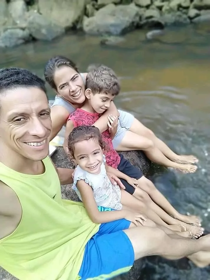 Família morta pelo pai é enterrada em São Domingos do Norte