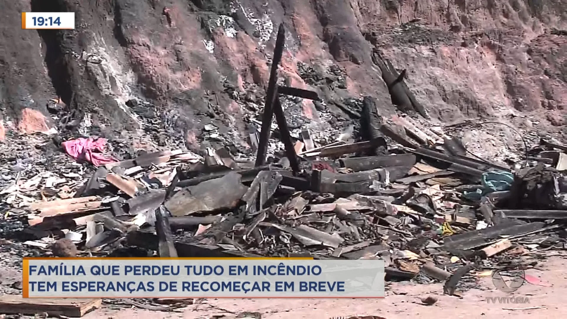 Família que perdeu tudo em incêndio reage de forma surpreendente com esperança de recomeço