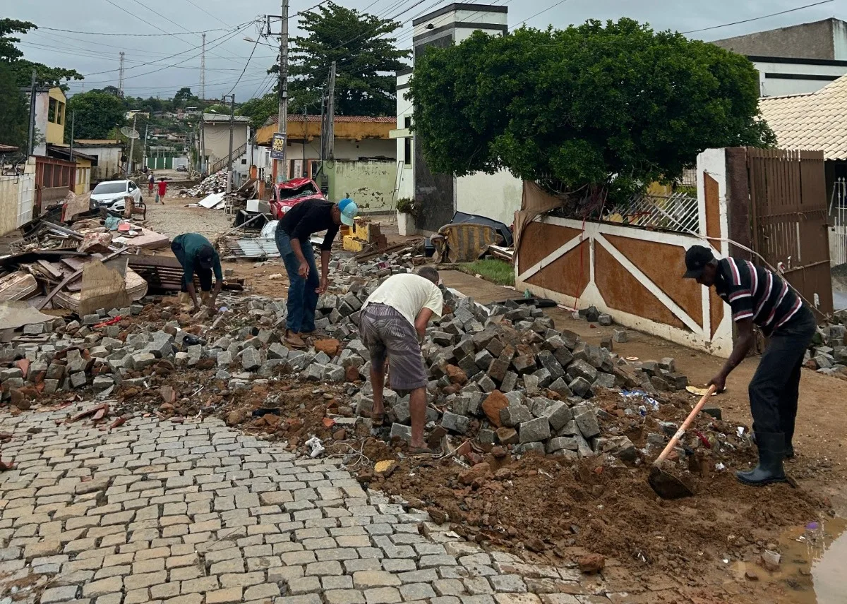 "Estou com a mesma roupa há 3 dias", desabafa vítima de chuvas em Apiacá