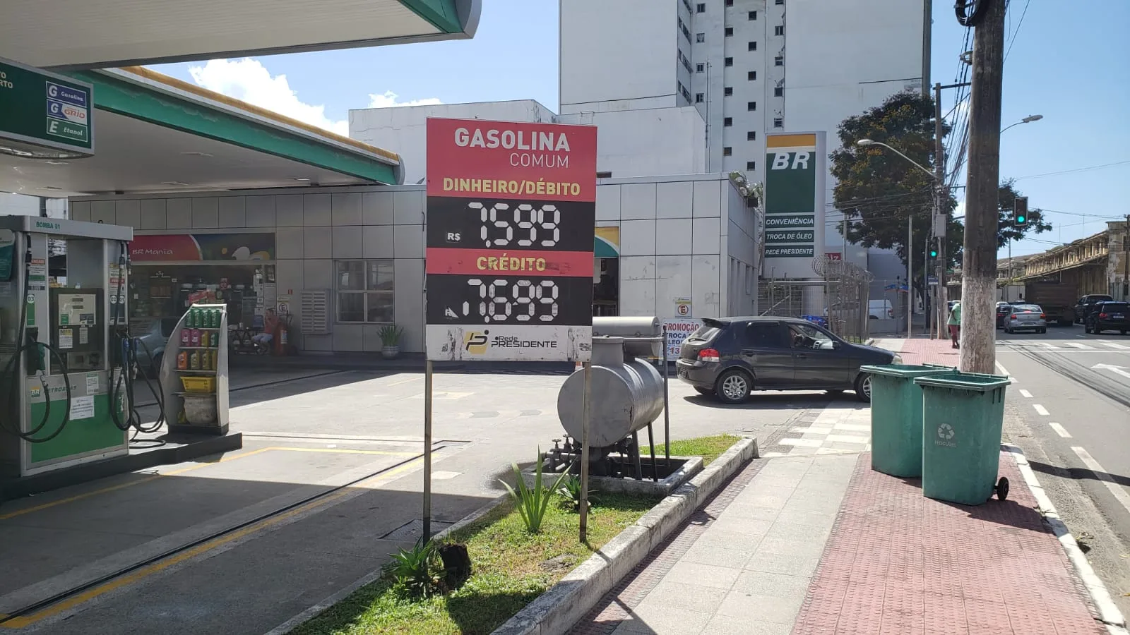 Preço da gasolina chega R$ 7,59 em Vitória após reajuste da Petrobras