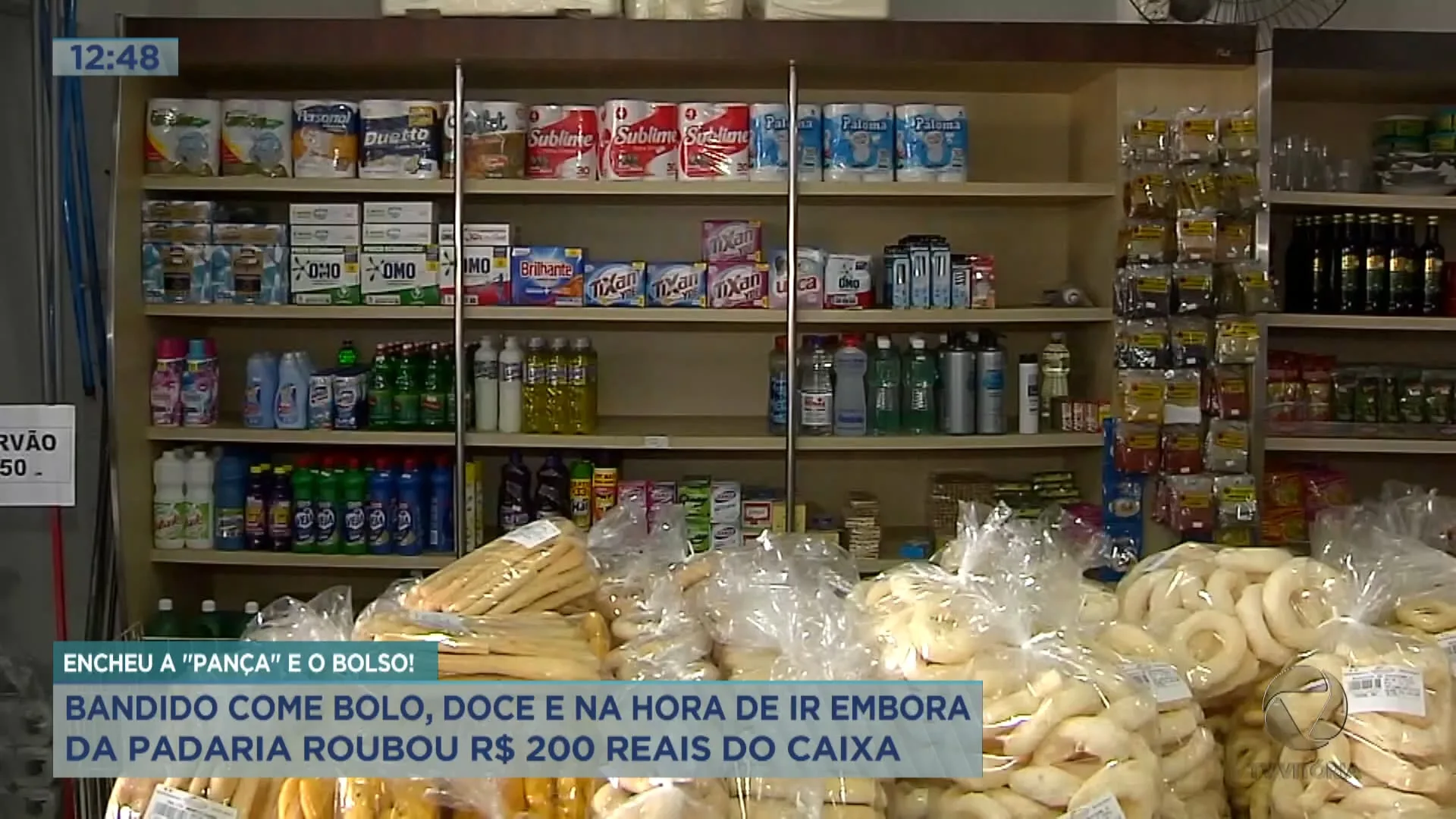 Homem toma café e depois assalta padaria