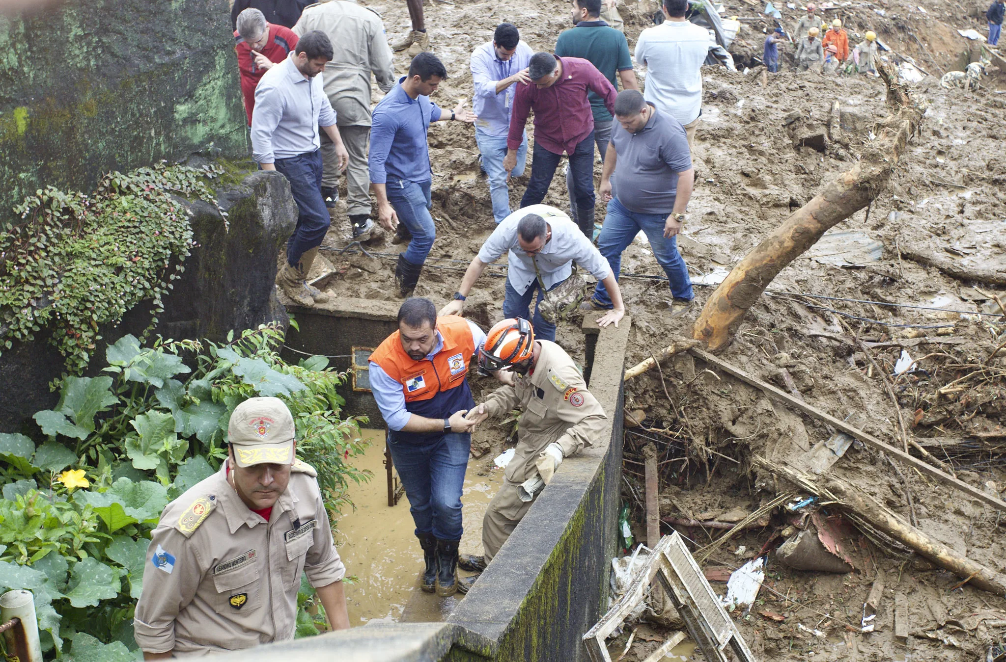 Temporal em Petrópolis, no Rio, deixa ao menos 94 mortos