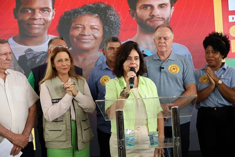 "Não superamos a covid como problema de saúde pública", diz ministra da Saúde