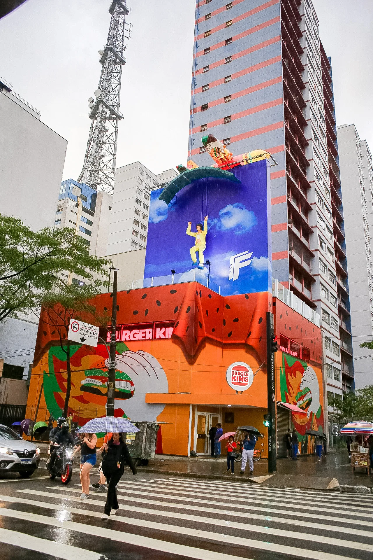 Fãs de Free Fire podem se divertir em loja temática do Burger King