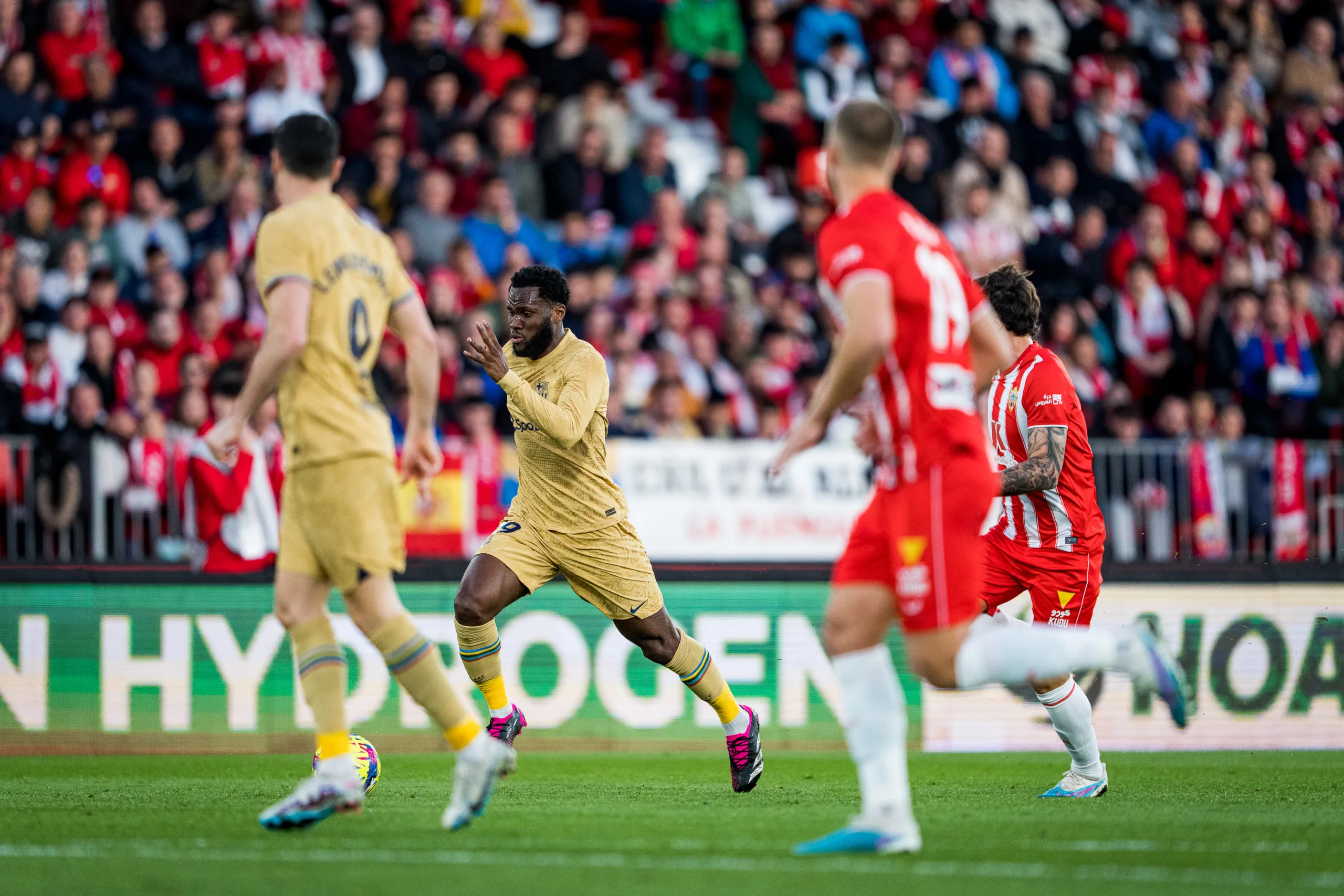 Barcelona perde para o Almería, vê invencibilidade acabar, mas segue líder