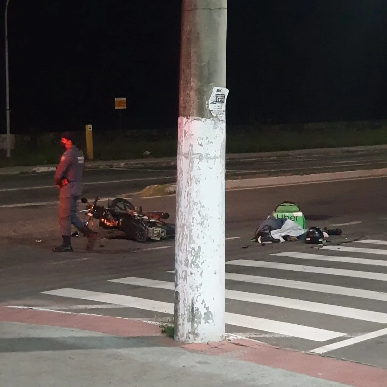 Motoboy morre ao colidir em veículo na Avenida Norte Sul, em Vitória