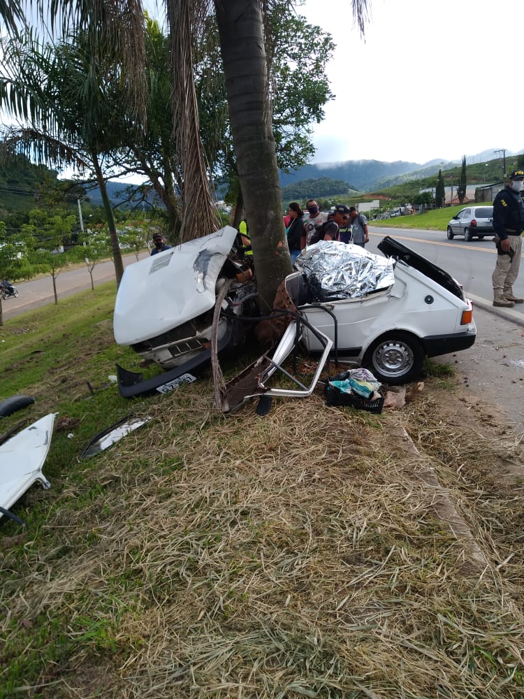 Duas pessoas morrem e três ficam feridas em acidente na BR-262 em Venda Nova do Imigrante