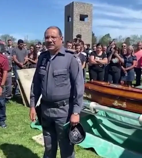 Coronel faz discurso emocionado durante enterro de PM morto no ES: "Coração sangrando"