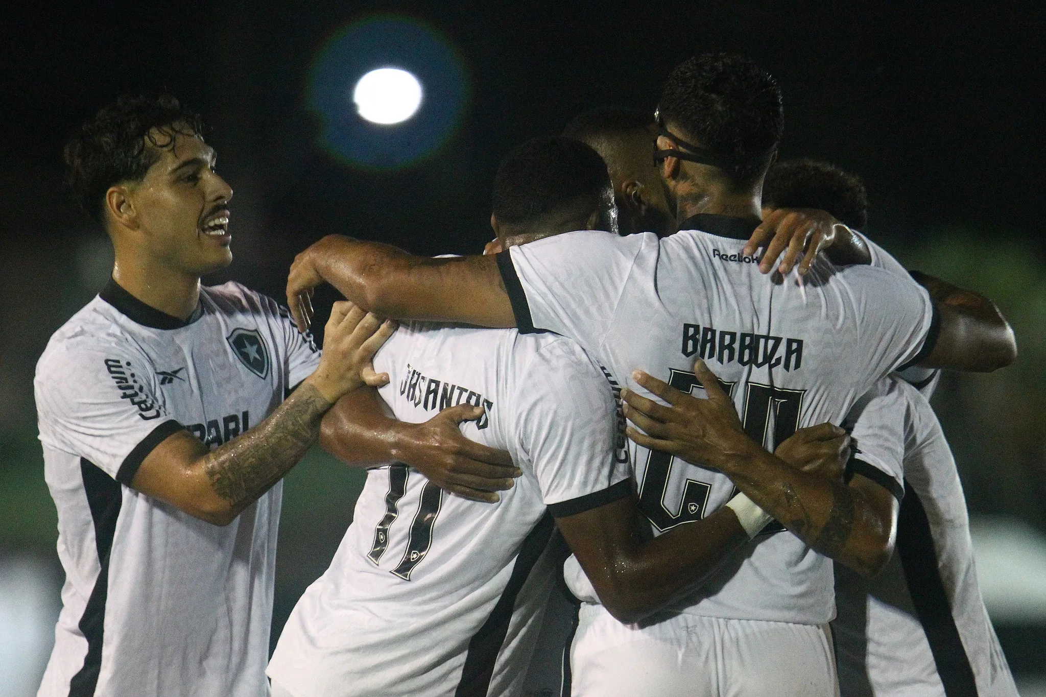 Técnico interino do Botafogo vê time encorpado para Libertadores