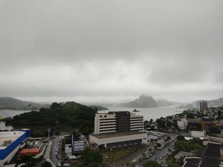 Tempo chuvoso com risco de temporais deve se manter ao longo da semana no ES