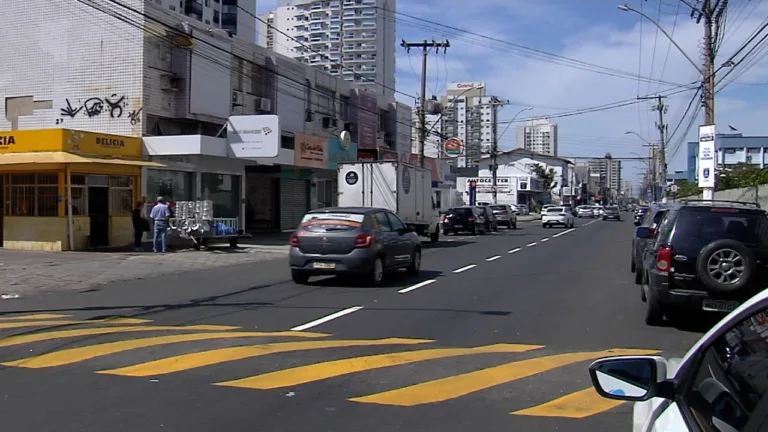 Homem é espancado após pedir salgadinho, render idoso e assaltar lanchonete em Vila Velha