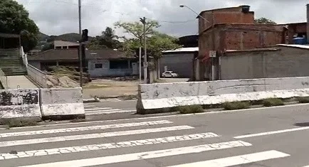 Mulher é presa após esconder drogas em parede em Vila Velha