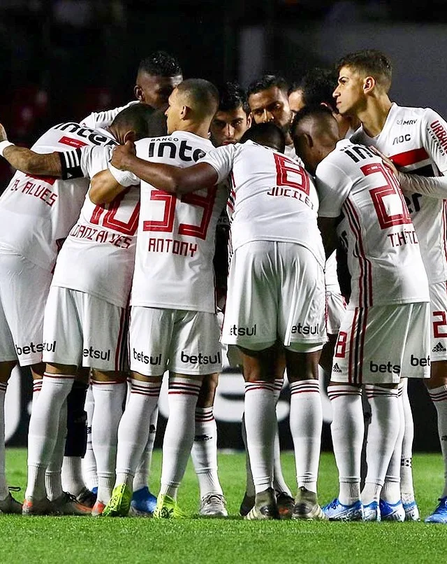 Hernanes e Alexandre Pato 'somem' no São Paulo de Fernando Diniz; trio se destaca