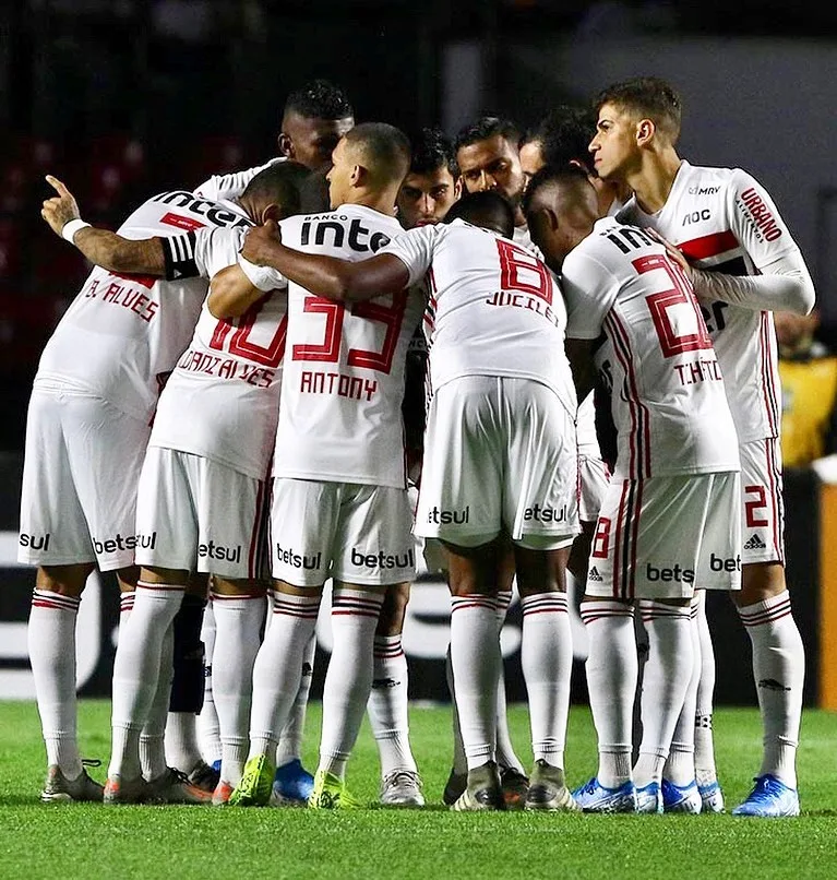 Hernanes e Alexandre Pato 'somem' no São Paulo de Fernando Diniz; trio se destaca