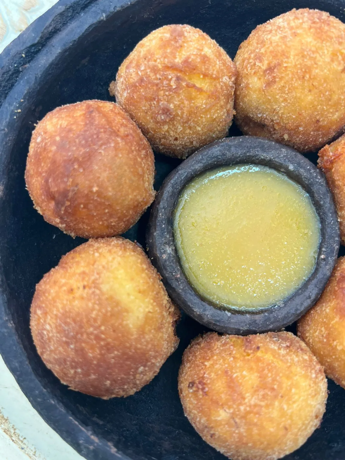 Bolinho de batata baroa com carne seca: petisco irresistível para o final de semana!