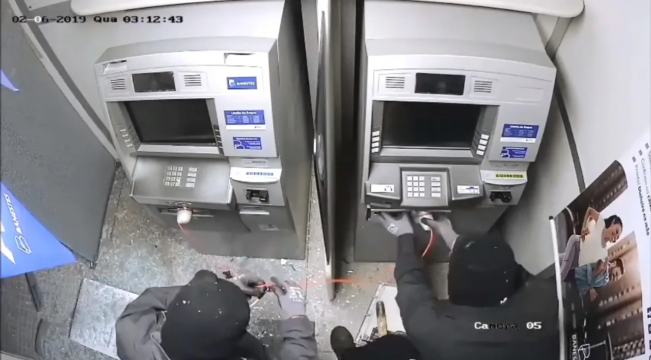 VÍDEO | Especialista de quadrilha de assaltos a bancos é preso; organização surpreendeu a polícia