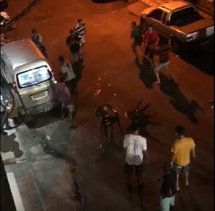 VÍDEO | Confusão em bar termina com dois homens feridos em Cariacica