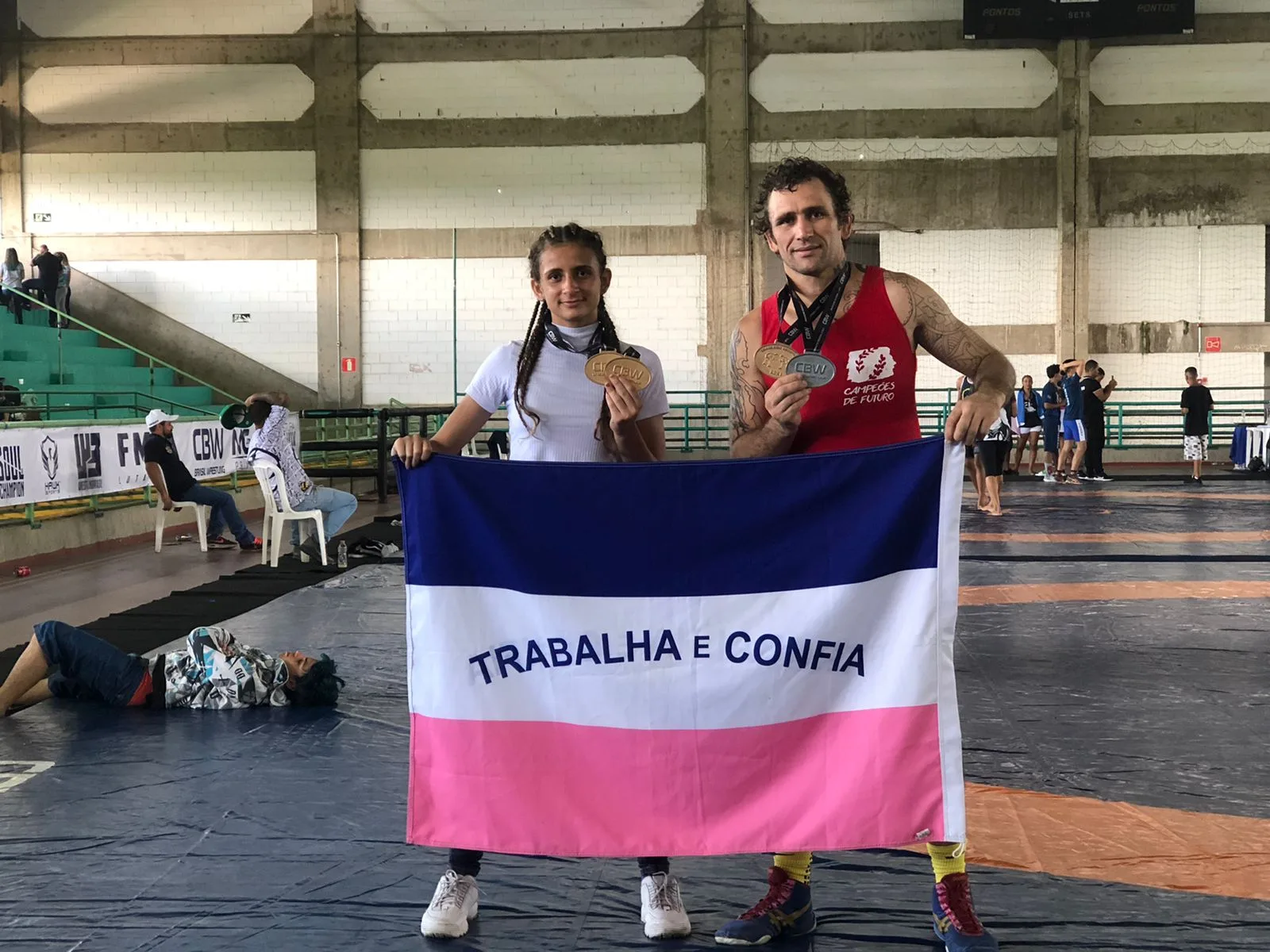 Paulo "Zé Doido" e Brenda "Games" faturam medalhas no Brasileiro de Wrestling