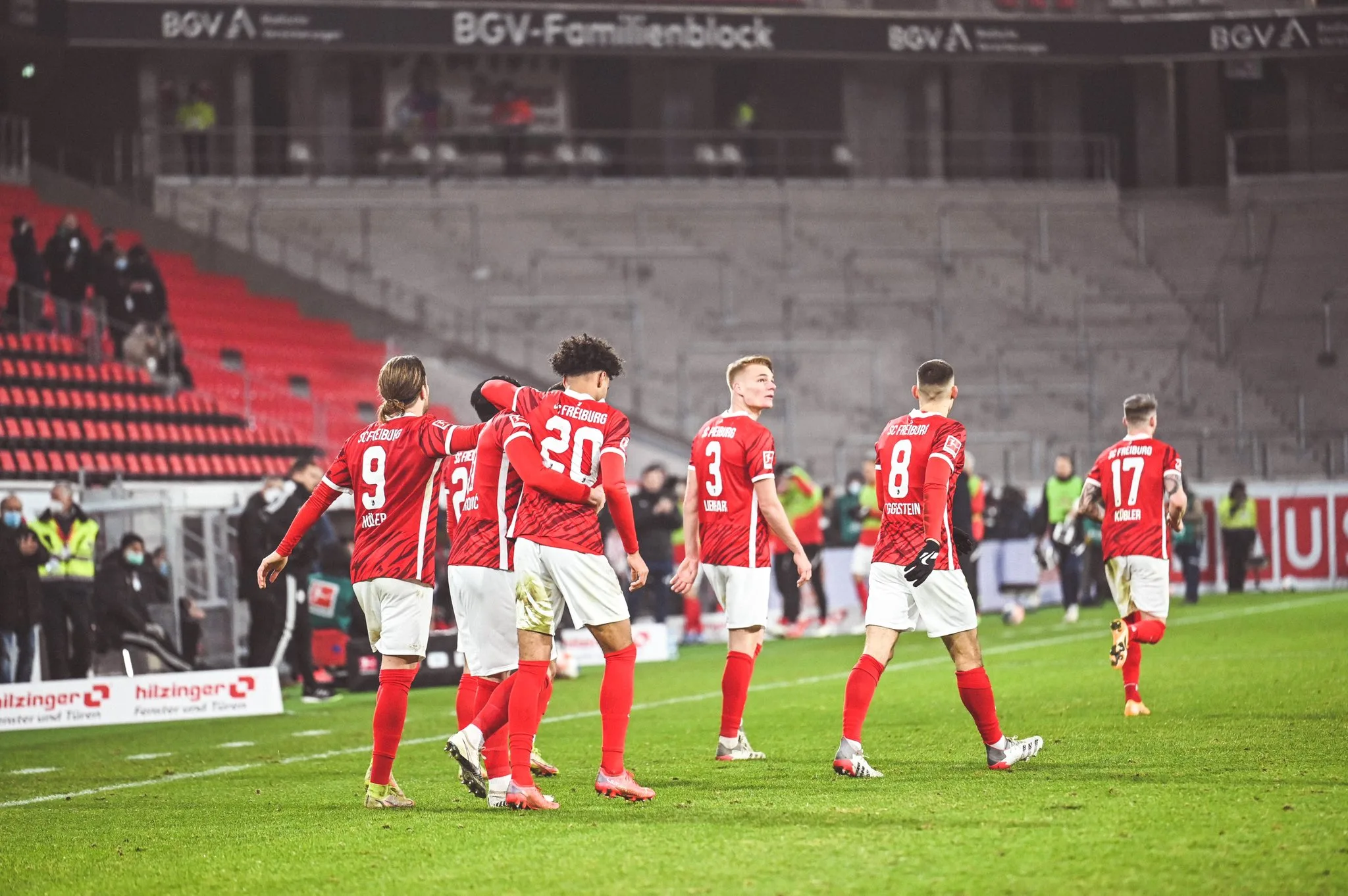 Freiburg vence Leverkusen e assume 3º lugar no Alemão; Colônia vence Stuttgart